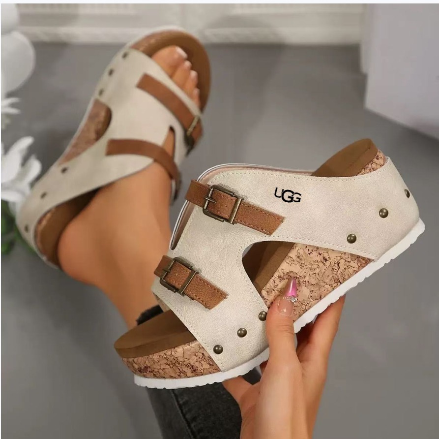 סנדלים בסגנון UGG